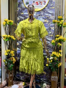 Luxury three piece skert